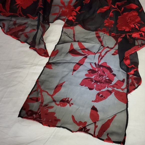 Venus EMBROIDERED ASYMMETRIC TOP - Picture 5 of 6